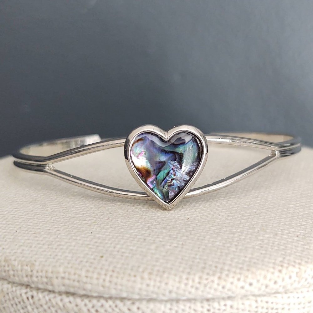 Silver abalone shell heart cuff bracelet - Picture 6 of 10